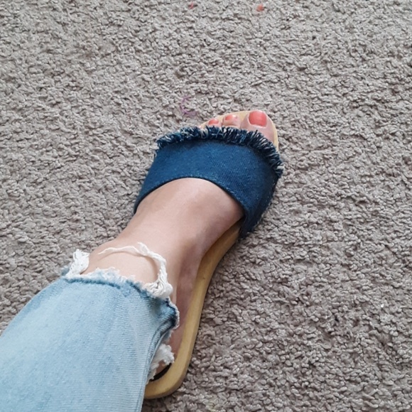 Slip on sandles - Picture 3 of 3